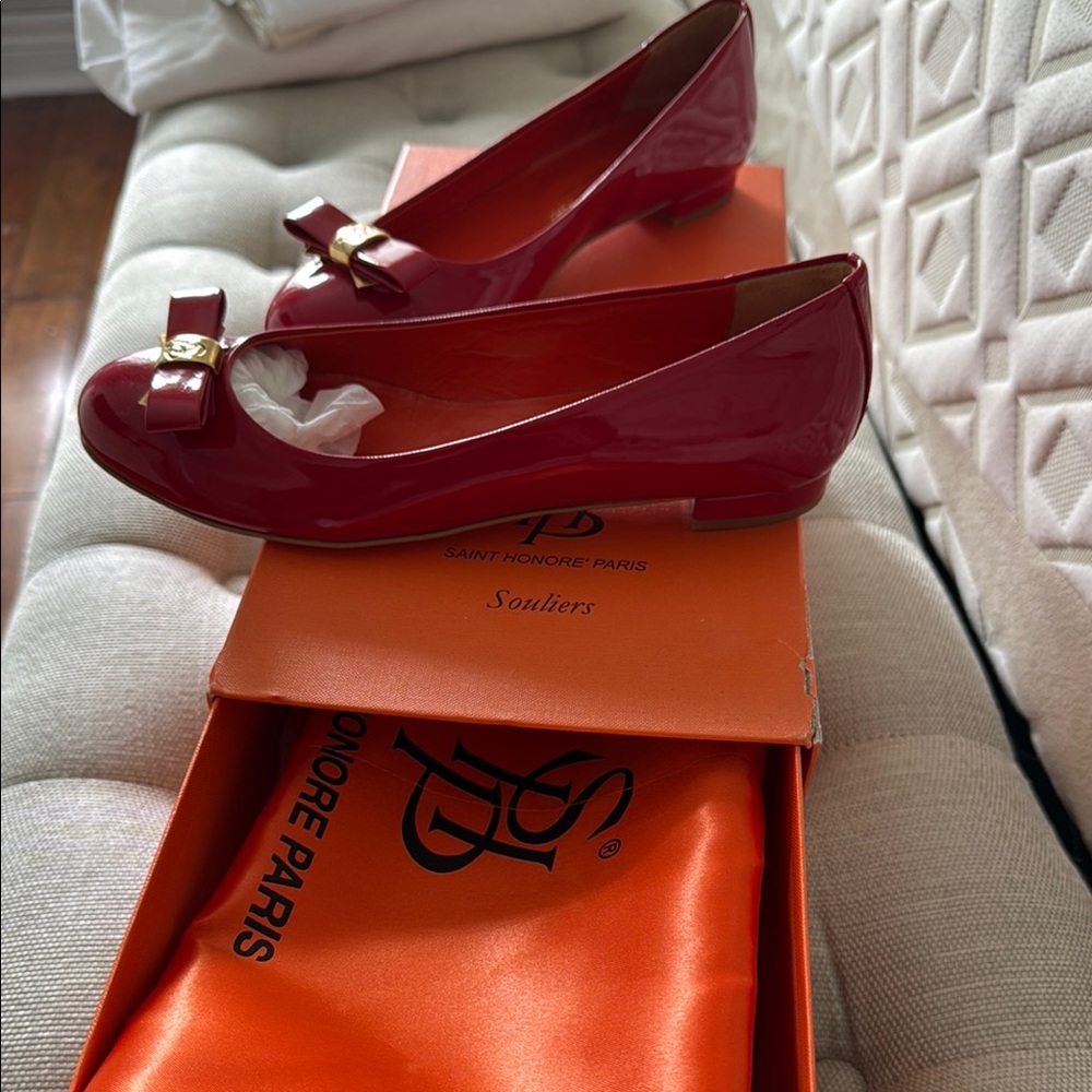 Elegant Red Flats with Bow Detail - Picture 4 of 4